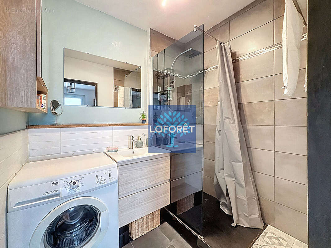 Appartement à SAINT-GENIS-LAVAL