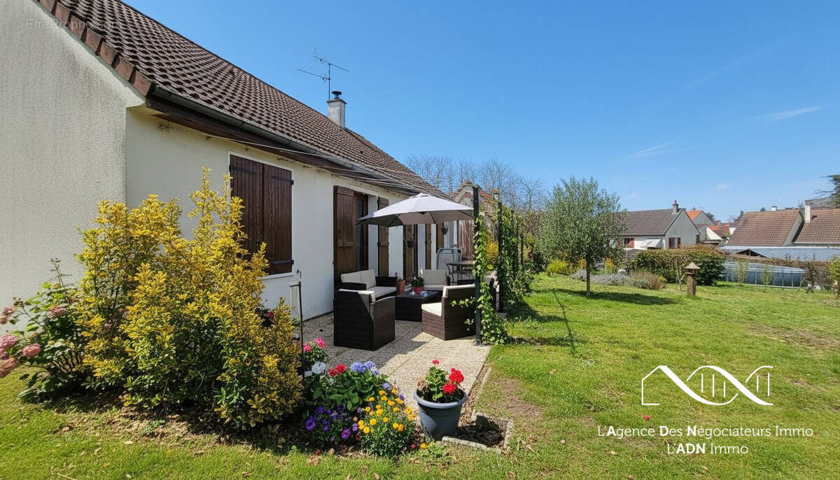 Maison à SAINT-DENIS-DE-L'HOTEL