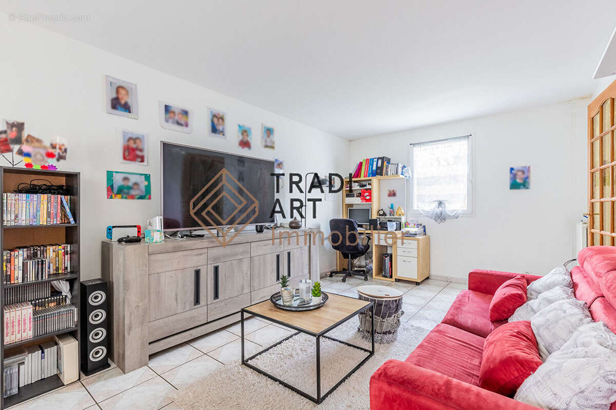 Maison à SAINTE-GENEVIEVE-DES-BOIS