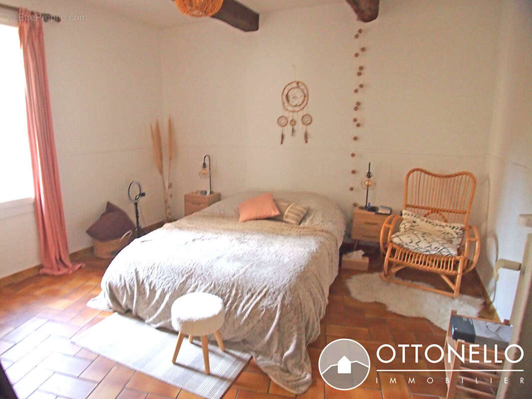 Maison à ROQUEBRUNE-SUR-ARGENS