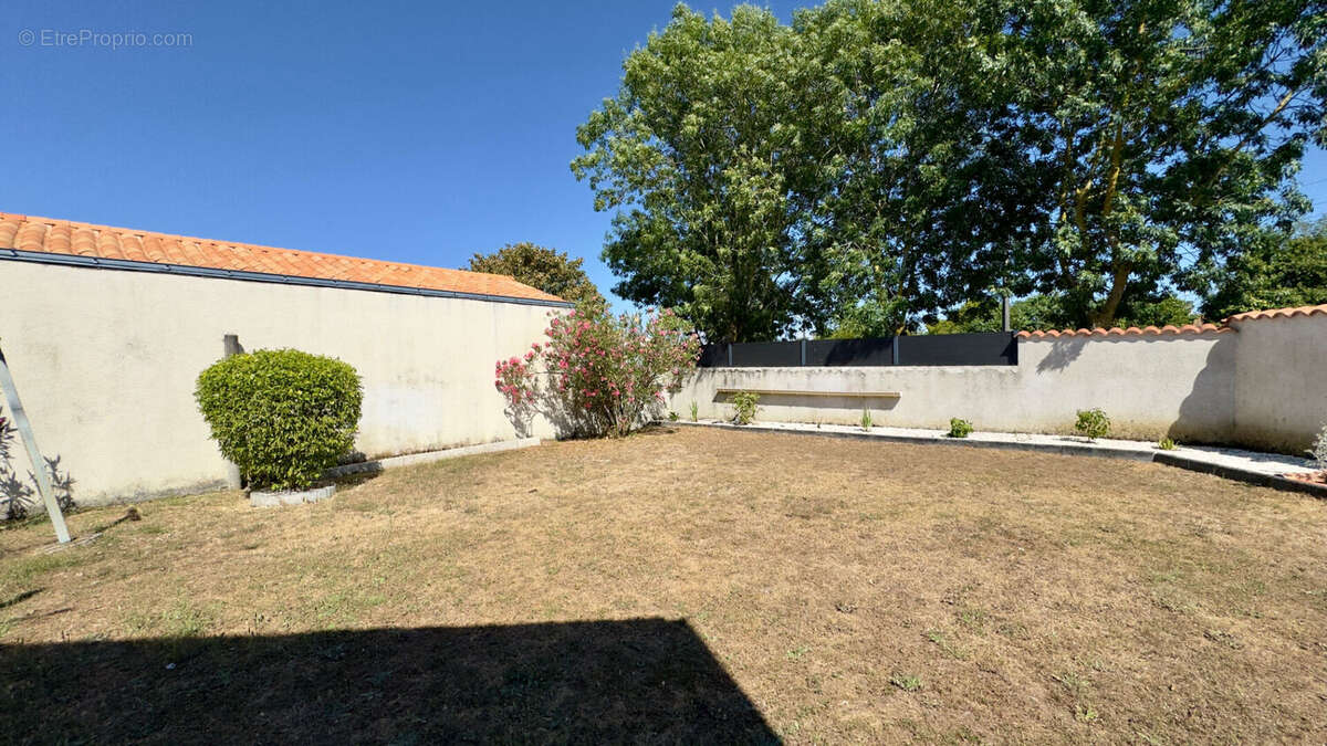 Maison type 4/5 Campagne Rochelaise 131 m2 hab + Grand garage - photo 4