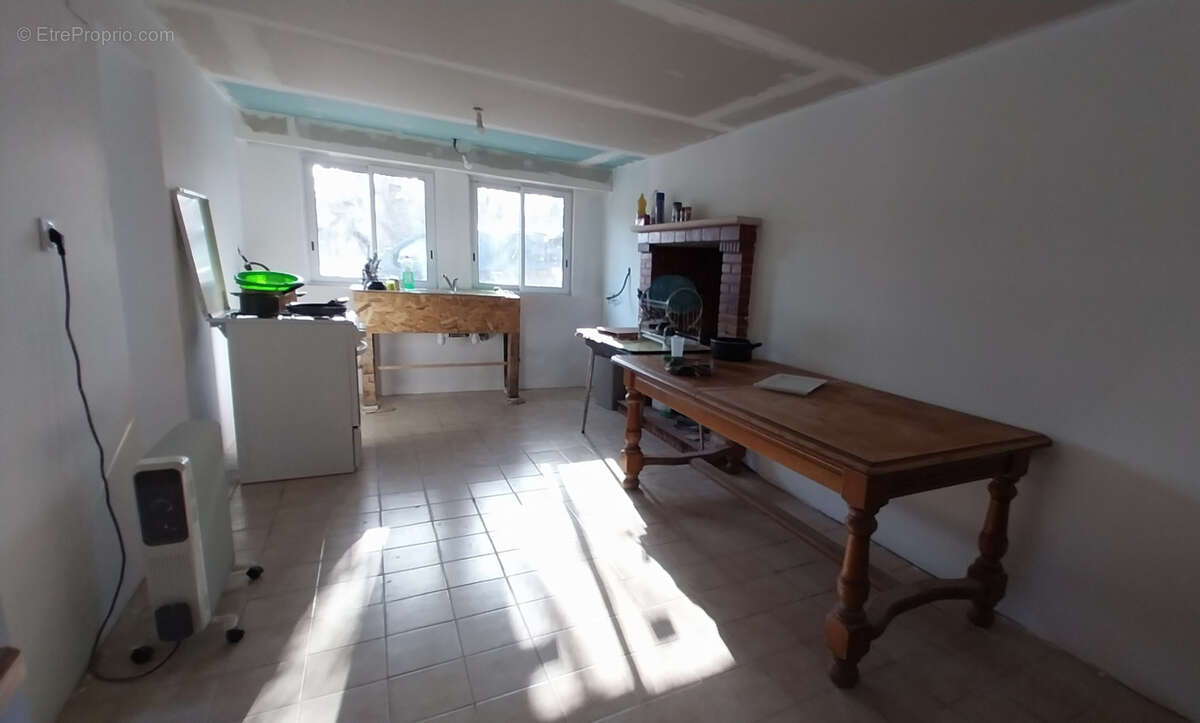 Maison à CHATEAU-L'EVEQUE