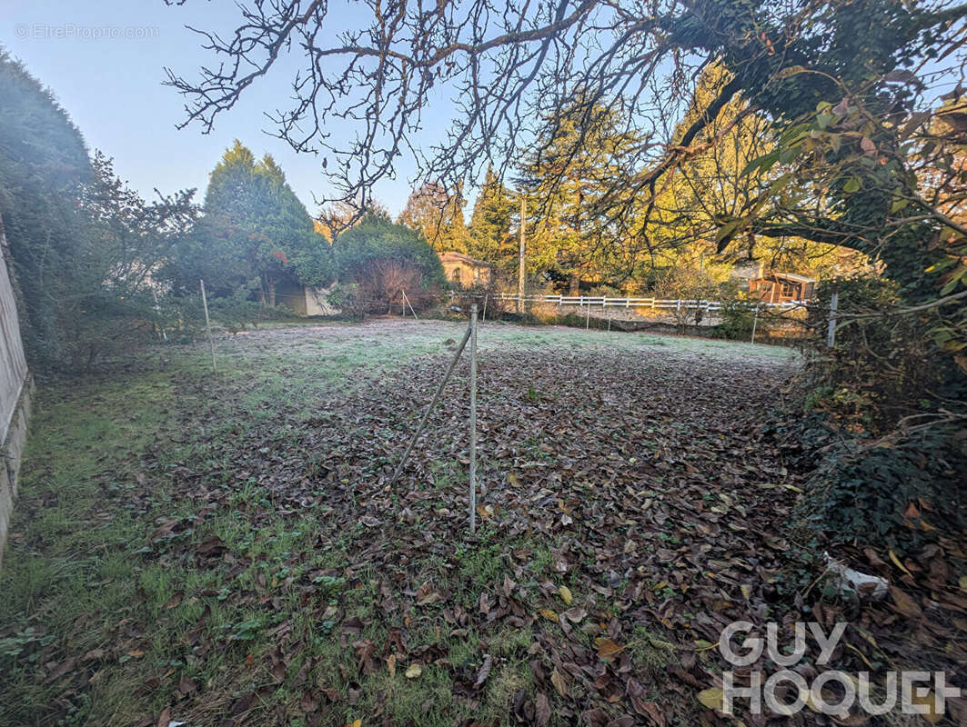 Terrain à VOUNEUIL-SOUS-BIARD