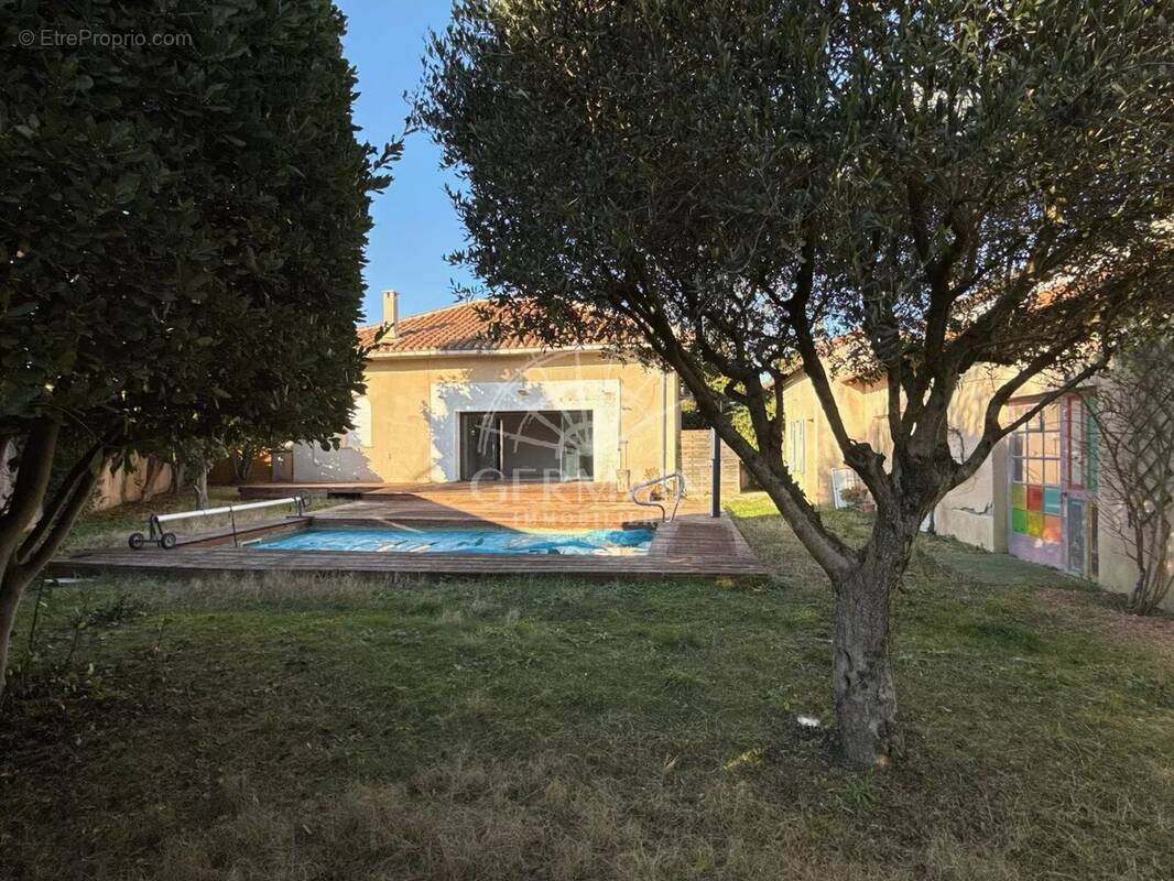 Maison à L'ISLE-SUR-LA-SORGUE