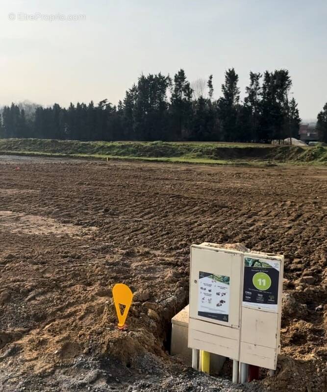 Terrain à THUN-L'EVEQUE