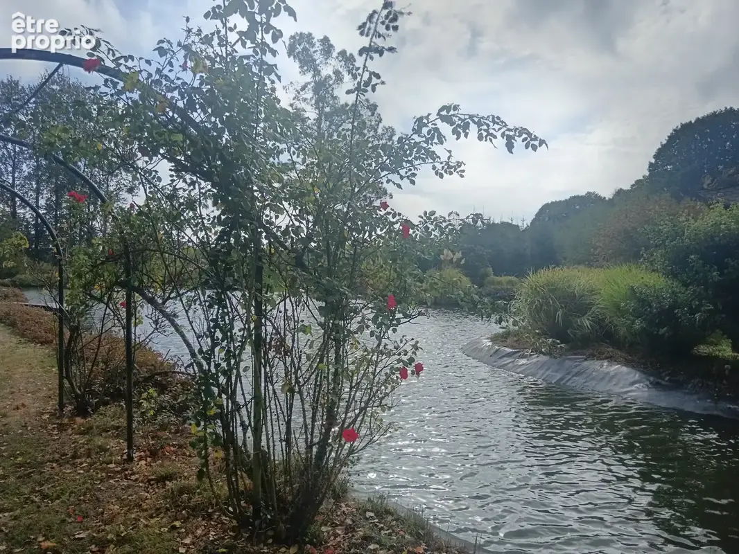 Bâtisse en pierres avec étang - photo 31