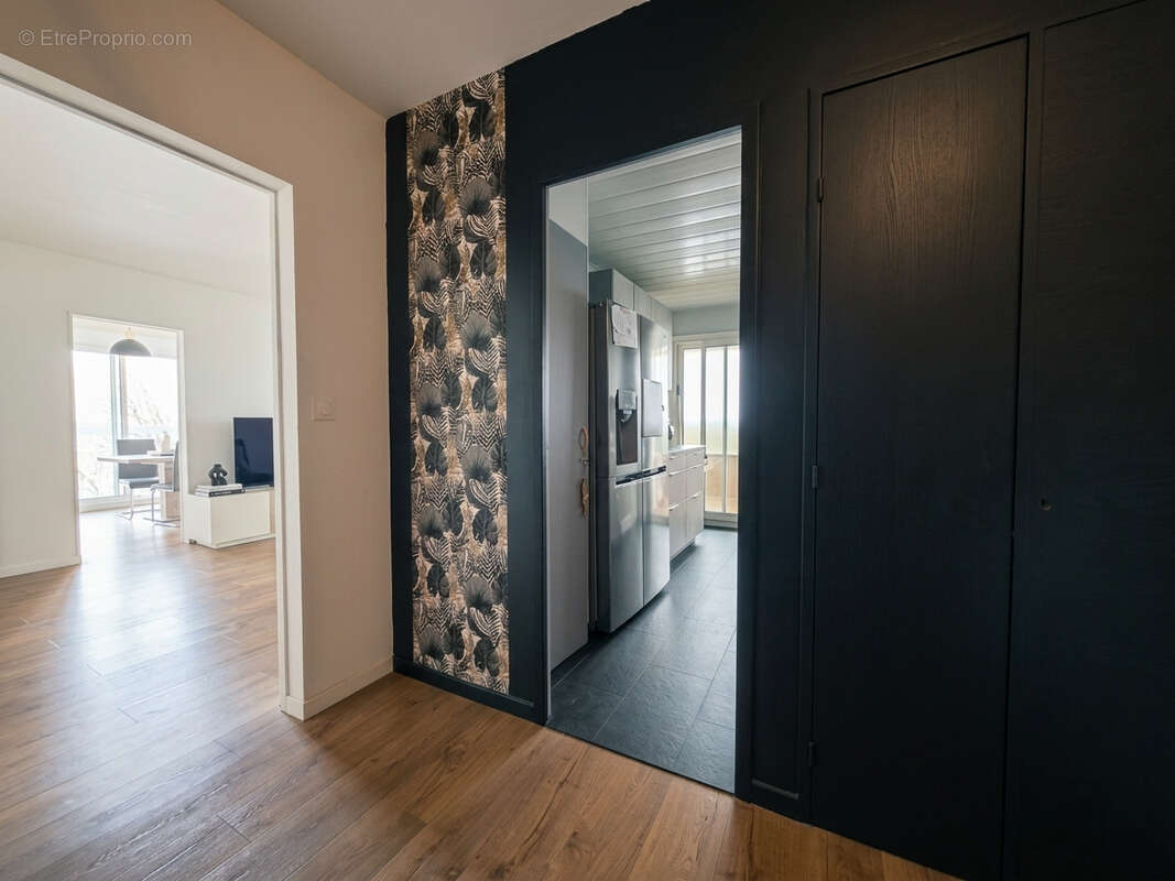Volume rare de 102 m2 utiles, rénové à neuf + Garage XXL - photo 2