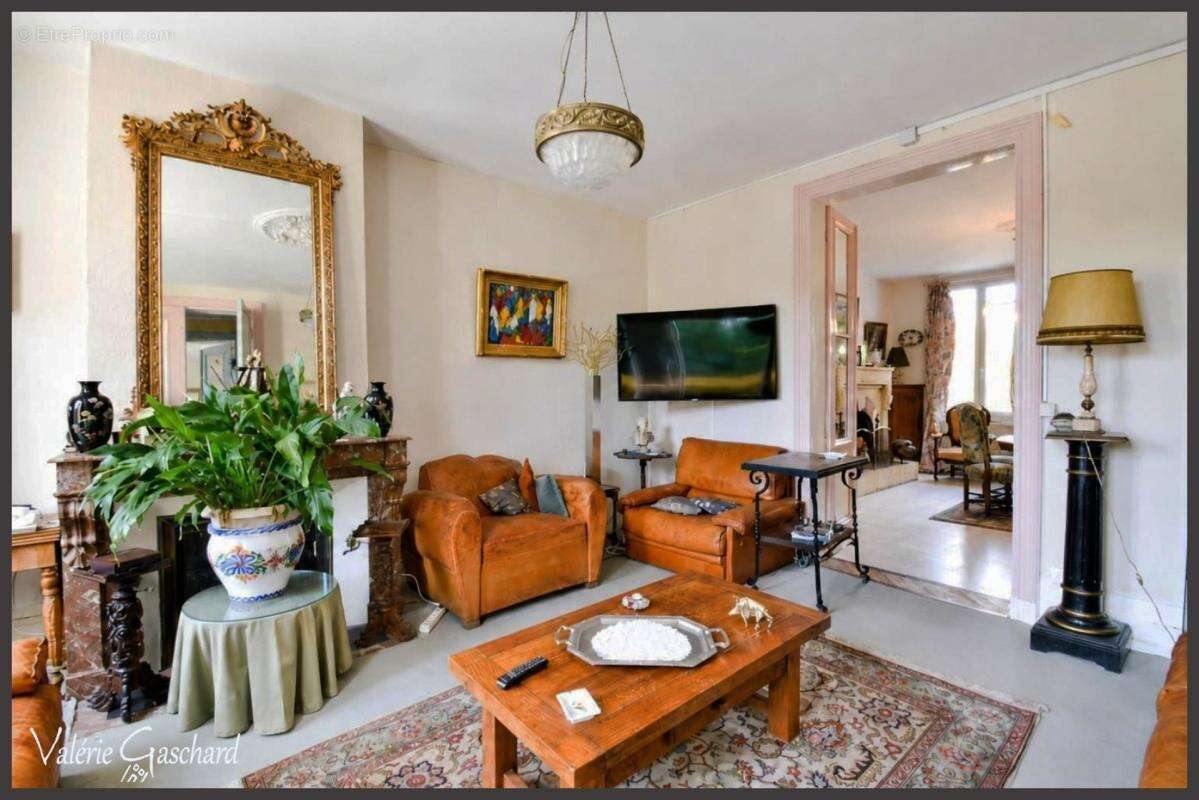 St Antoine sur l'isle  ( Gironde) - Maison en Pierre 250 m² + dépendance et piscine - photo 10