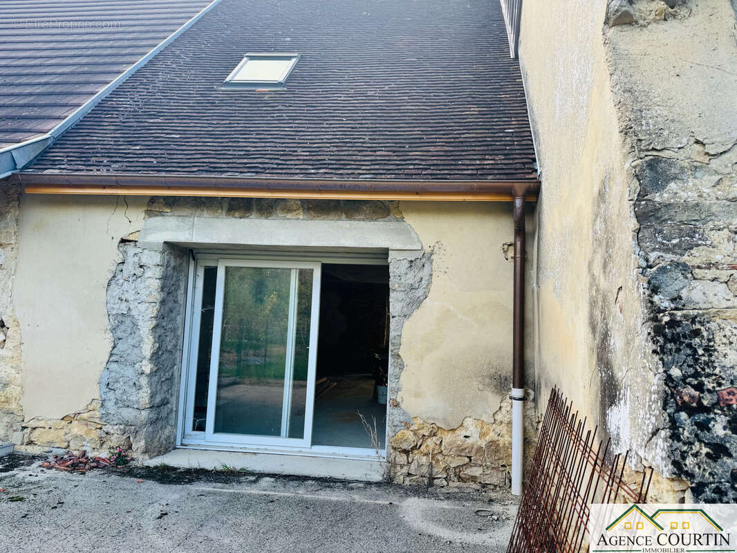 Maison à RUFFEY-SUR-SEILLE