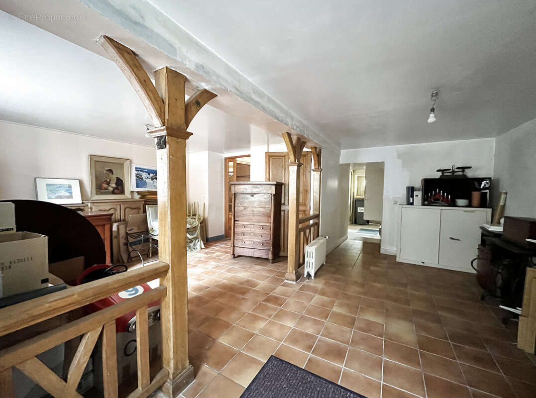 Maison à JOUY-LE-MOUTIER