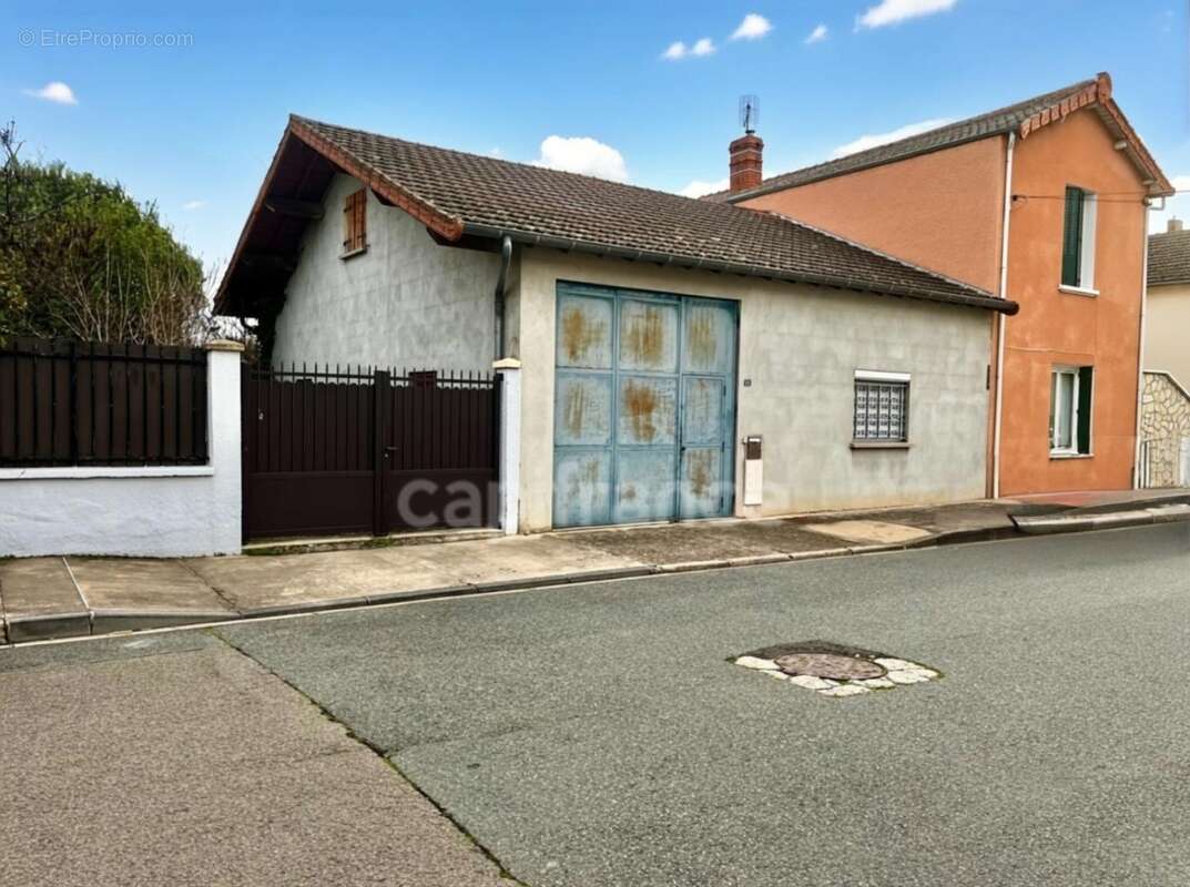 Dépôt / Local professionnel/ATELIER DE 171M2 – Roanne - photo 5