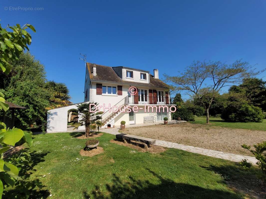 Maison à LA SELLE-SUR-LE-BIED