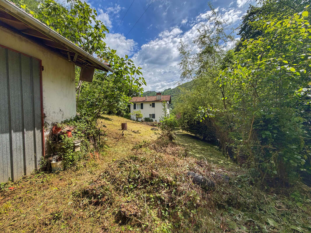 Terrain à SAINT-ETIENNE-DE-BAIGORRY