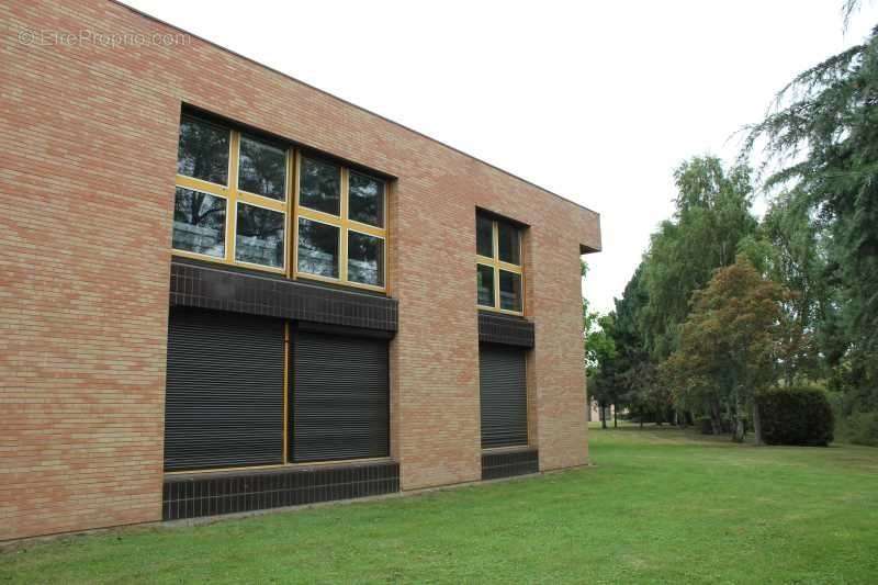 Commerce à MONTIGNY-LE-BRETONNEUX