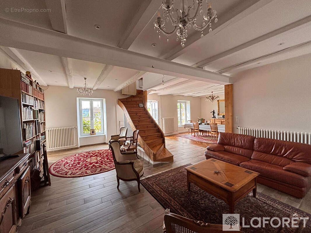 Maison à RUYNES-EN-MARGERIDE