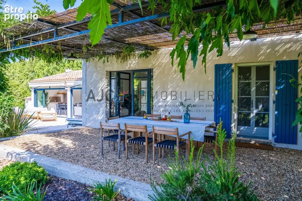 Saint-Rémy-de-Provence. Plein sud. Piscine chauffée. 4 chambres. - photo 3