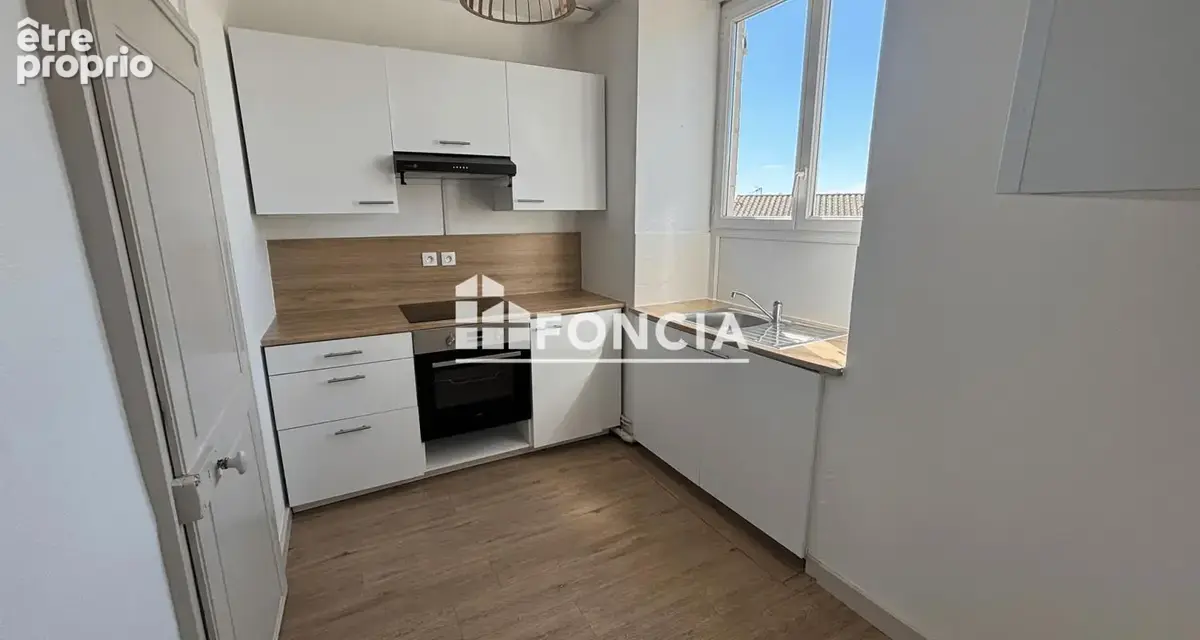 Corps de ferme divisé en 4 logements dont 1 actuellement loué + grand garage + grande grange - photo 10