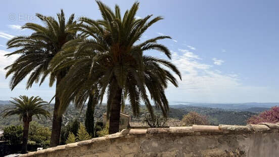 Magnifique à vendre T3 dans Maison de village terrasse, vue mer, garage - photo 9