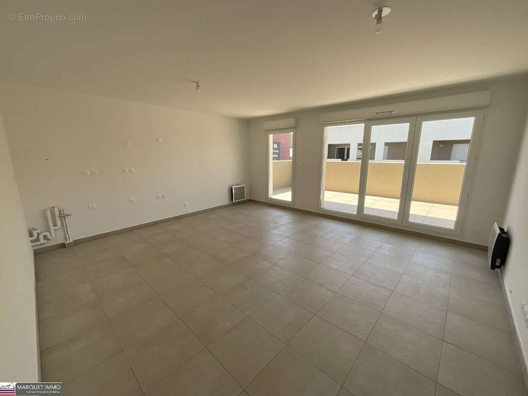 APT T4 offrant 80 m² avec terrasse 19 m² et parking au 5° étage avec ascenseur... - photo 2