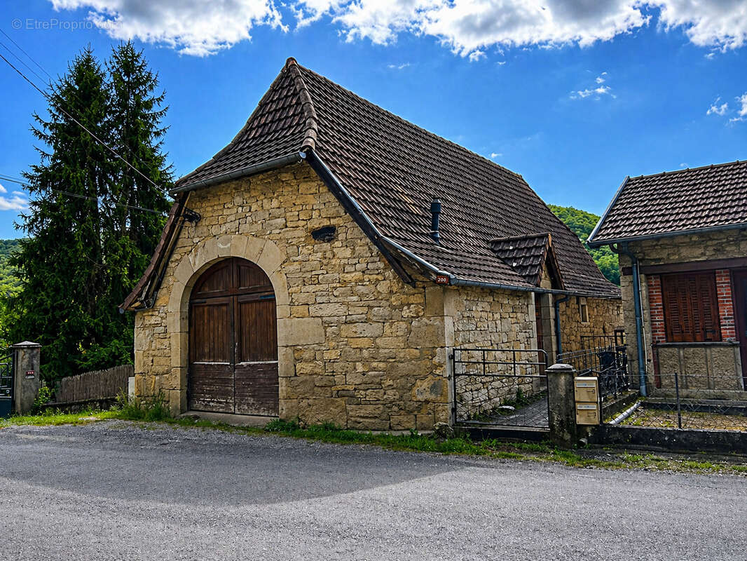Maison à AMBEYRAC