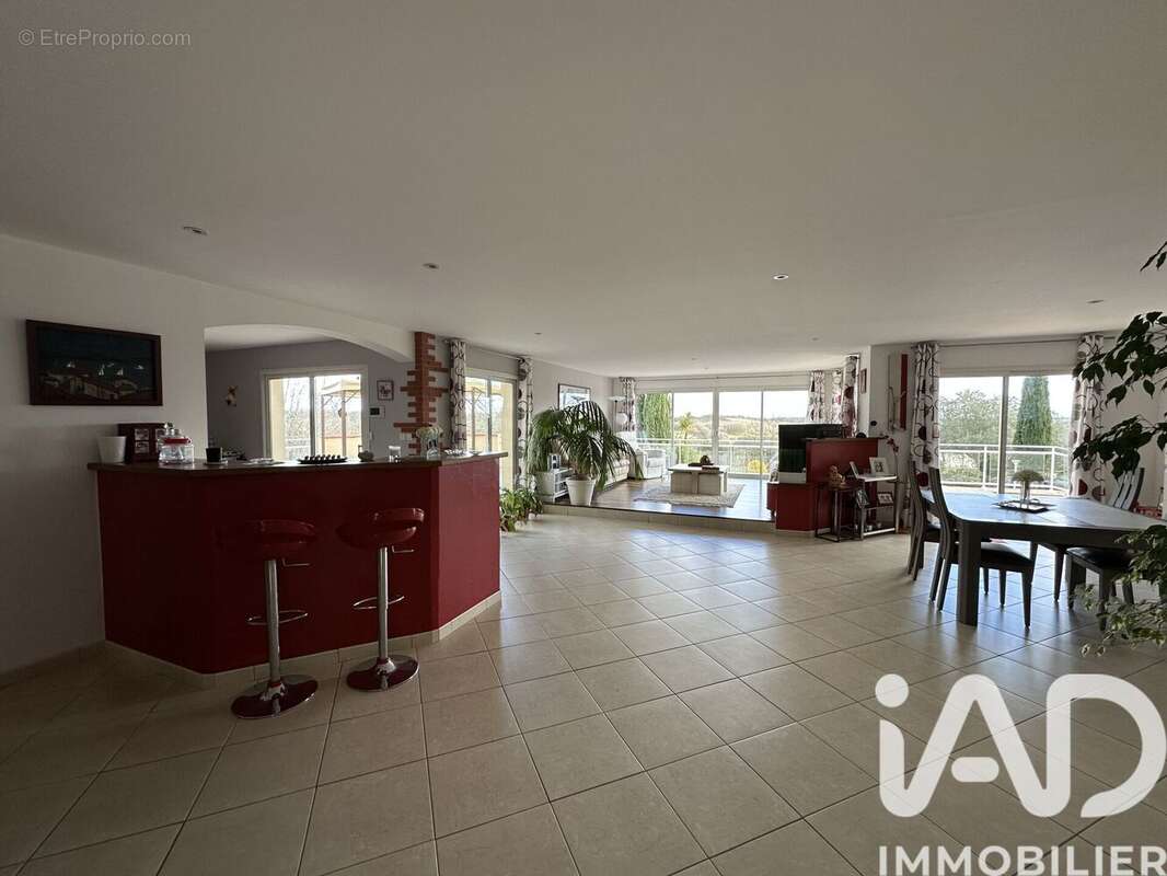 Maison 243 m² à Saint-Paul-De-Loubressac  - photo 3
