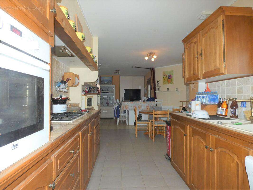 Maison de plain-pied 140m², 3 chambres, 2 terrasses, 3 garages, terrain 5800m² - photo 12