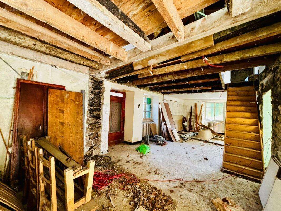 Maison à PIED-DE-BORNE