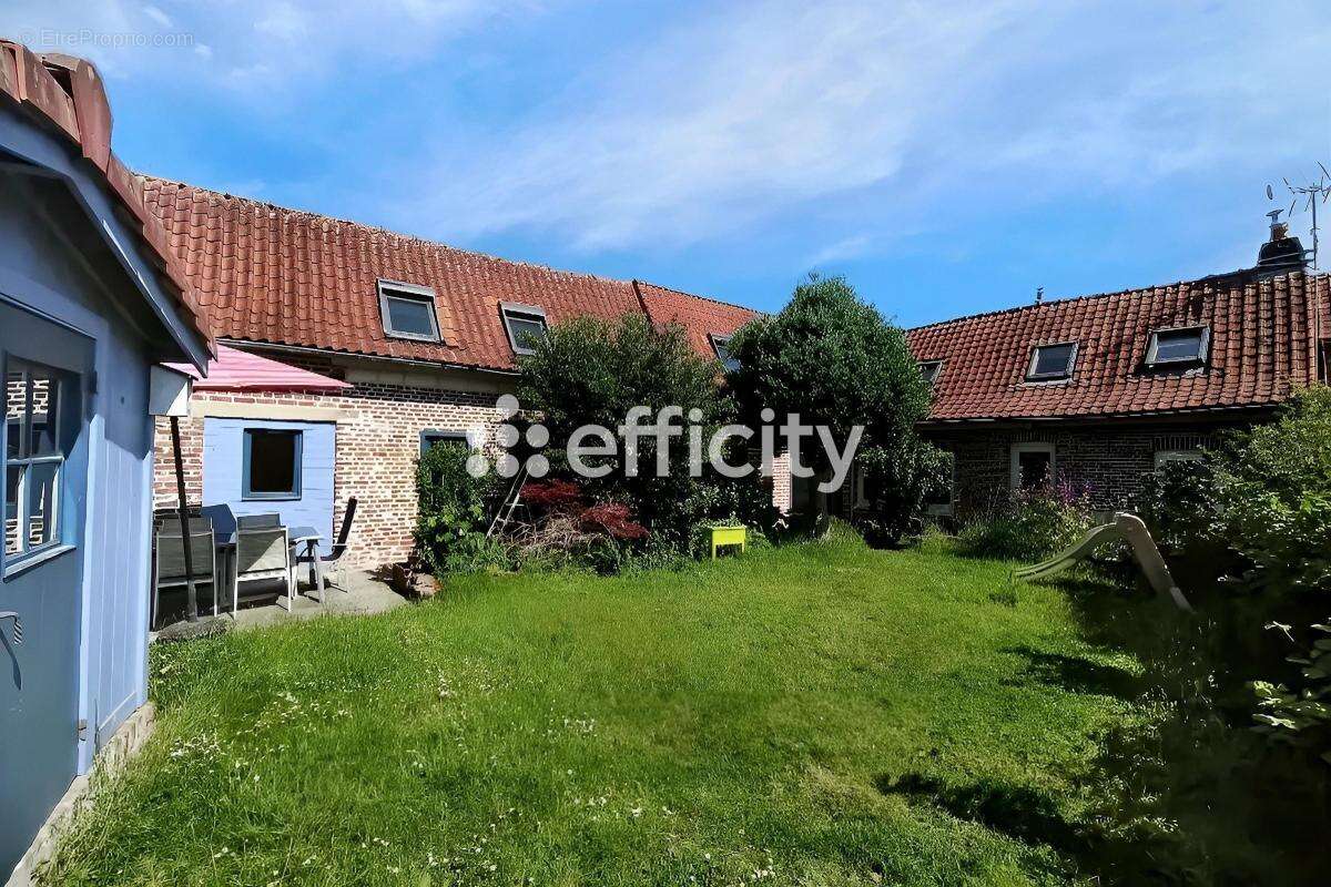 Maison à PERONNE-EN-MELANTOIS