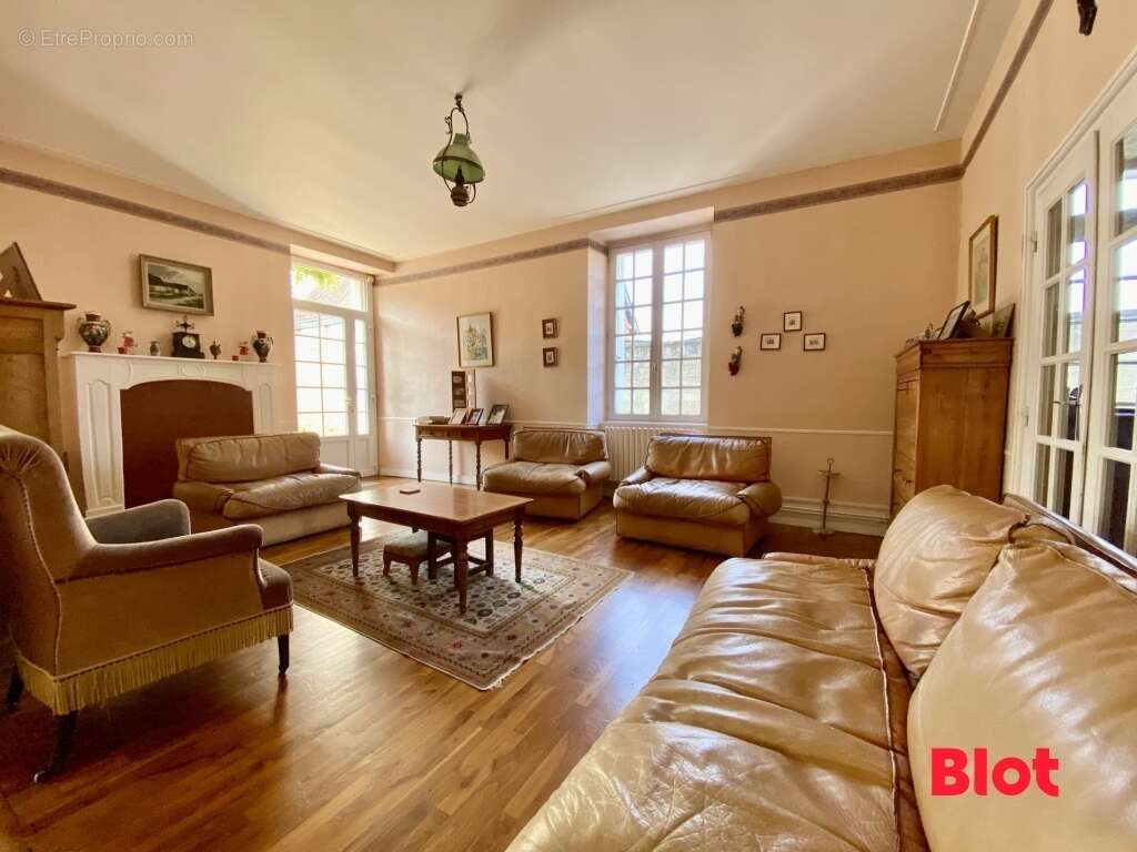 Maison 203 m² à Saint-Meen-Le-Grand  - photo 6