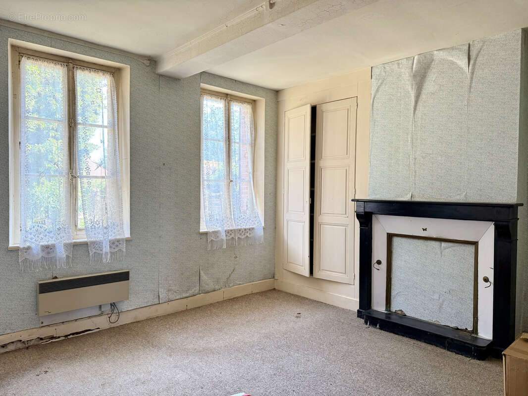 Crésantignes - Corps de ferme avec maison d'habitation 125m2 et dépendances - photo 4