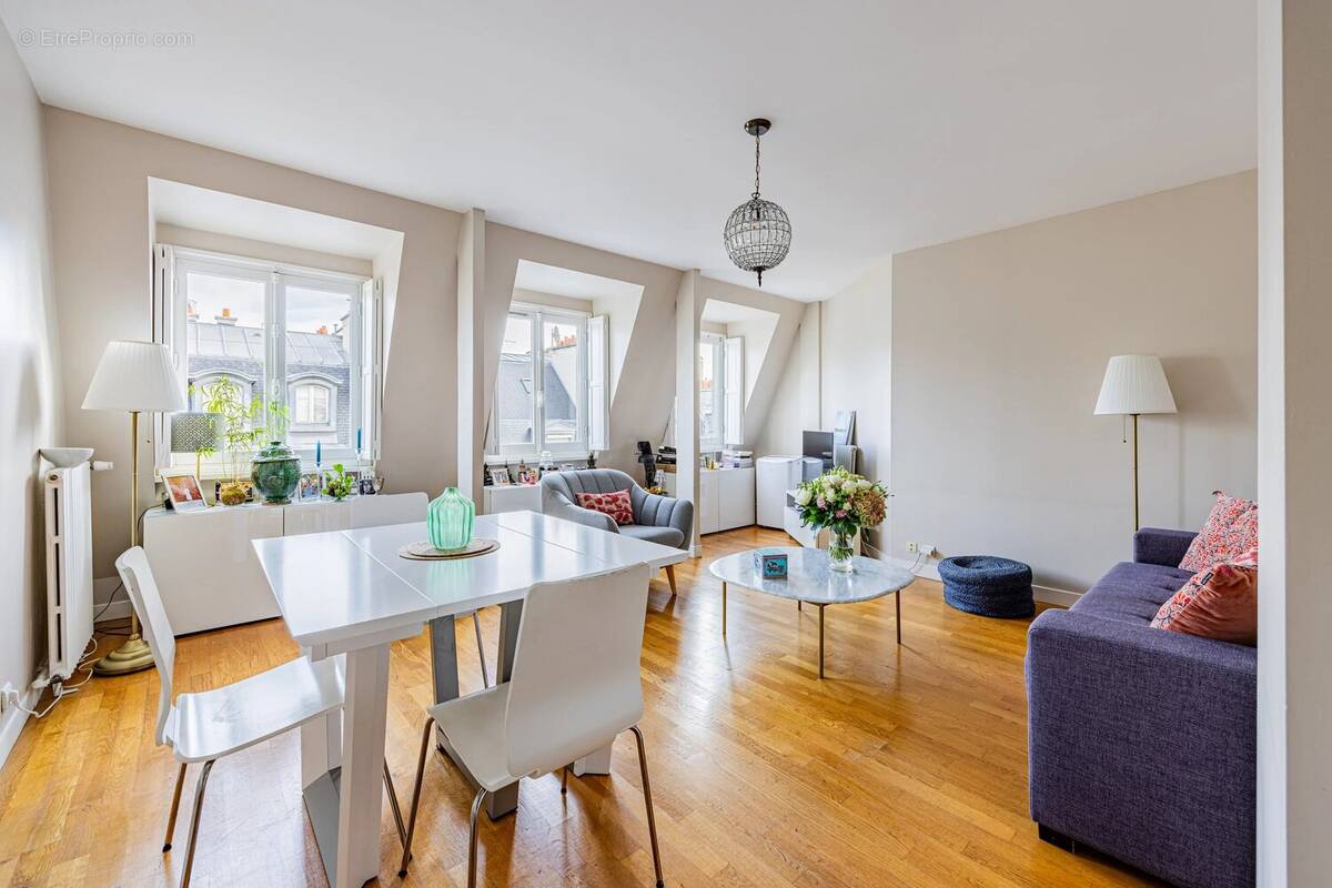 Appartement à PARIS-16E