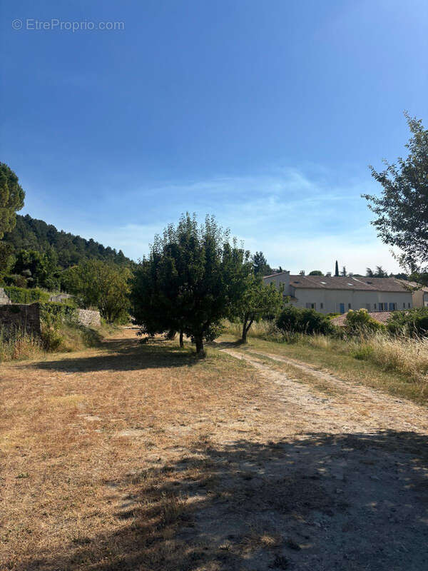 Maison avec fort potentiel sur 2 133 m2 de terrain constructible et divisible - photo 2