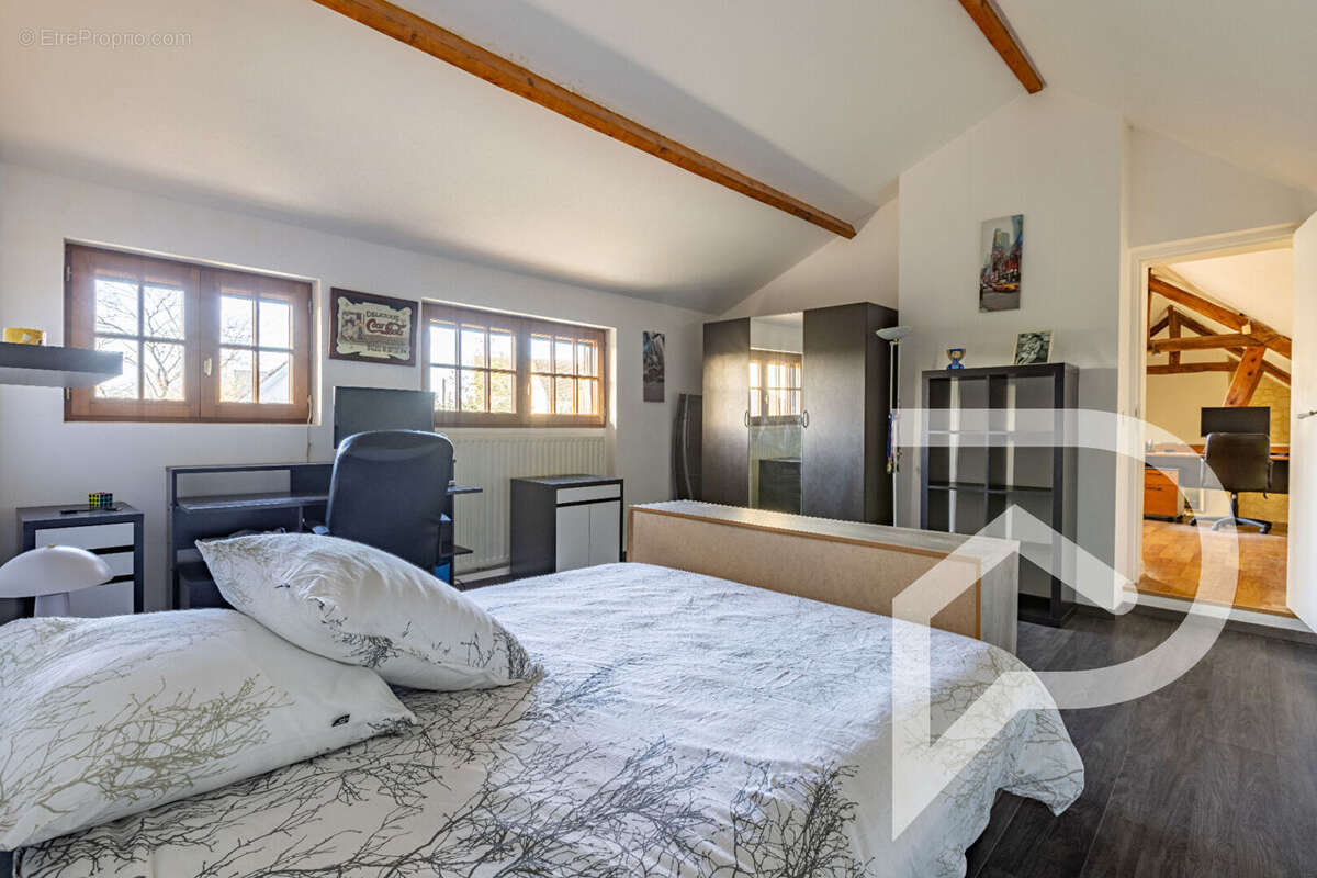 Maison à PEROY-LES-GOMBRIES