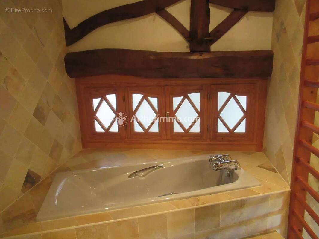 Maison à SAINT-MARTIN-DE-JUILLERS