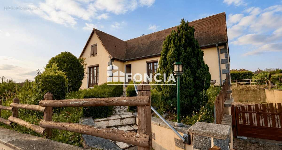 Maison à FRESNAY-SUR-SARTHE