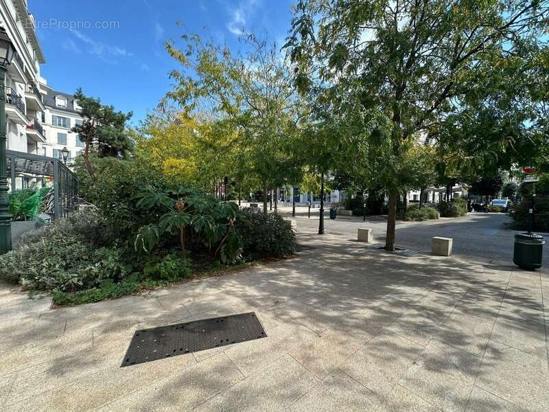 Appartement à LA GARENNE-COLOMBES