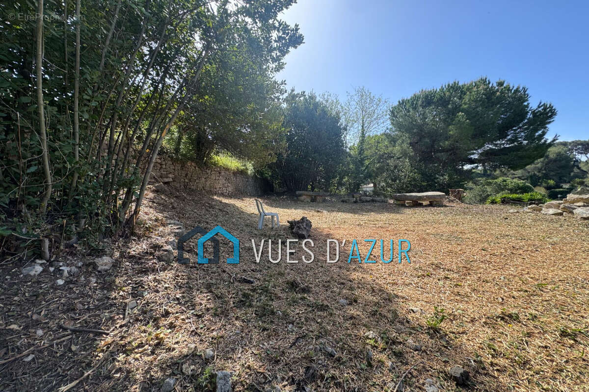 Terrain à VALLAURIS