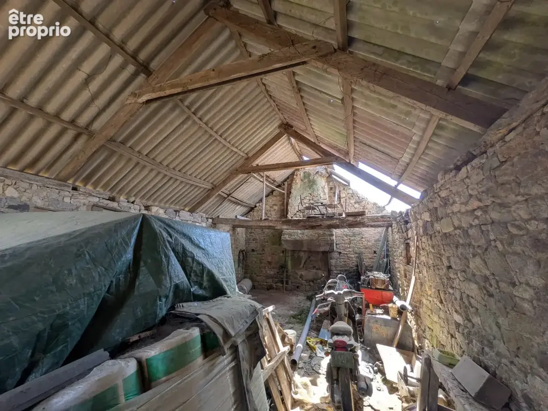 Nostang propriété composée d'une maison en pierre à rénover avec trois dépendance un puits et 21 hectares environ - photo 17