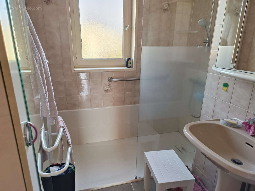 EXCLUSIVITE !!! SAINT RAMBERT D'ALBON, Maison avec sous-sol complet, 90 m2 habitables environ et jardin 348m2 - photo 17