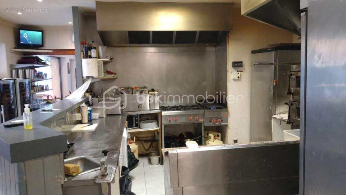 Commerce à LES EYZIES-DE-TAYAC-SIREUIL