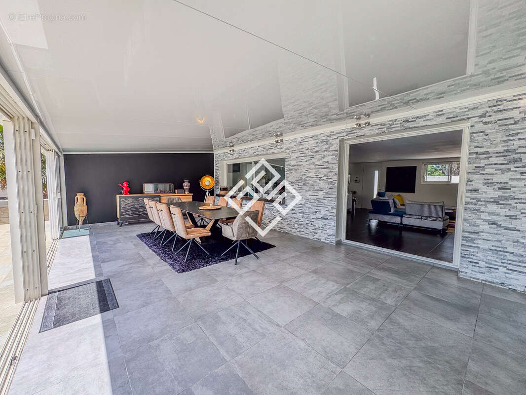 LUCIE - Villa de Standing avec Piscine, Jacuzzi, Pool House & Dépendances - photo 2