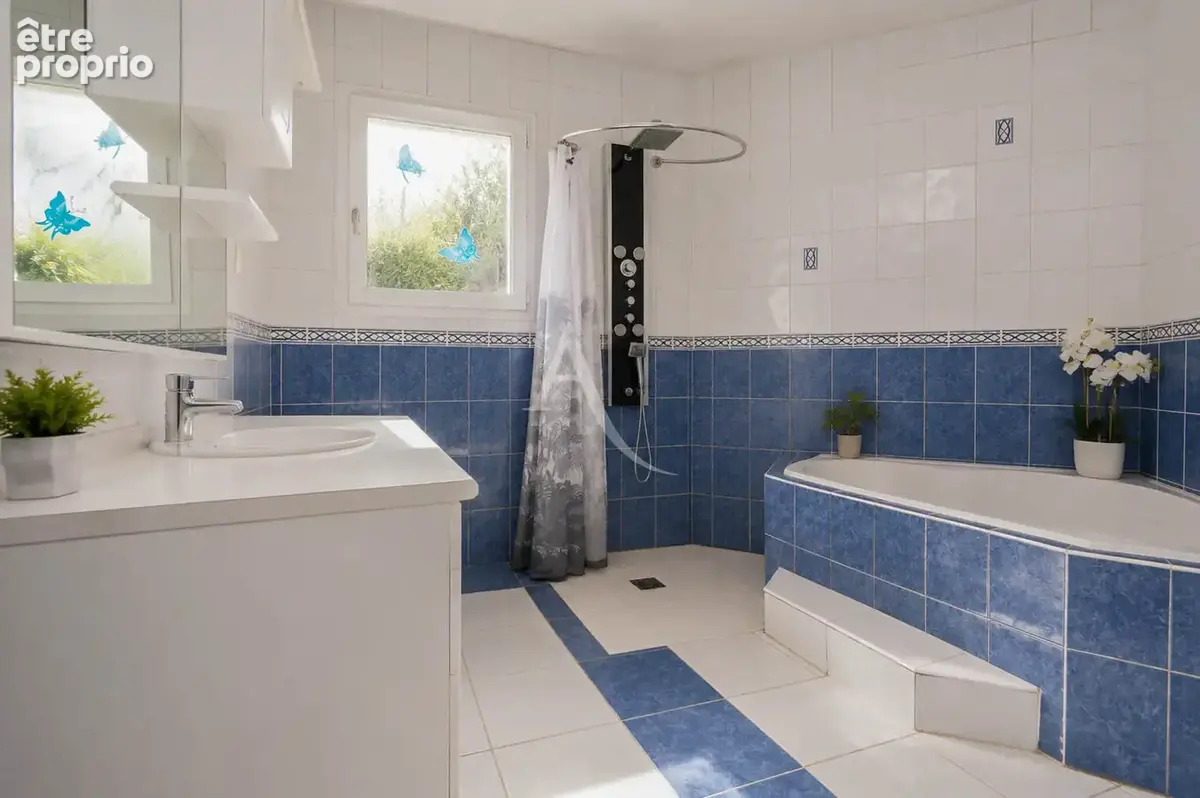 Proche Morlàas - Maison de plain-pied - 5 chambres - Terrain 1 820 m² - Carport - photo 8