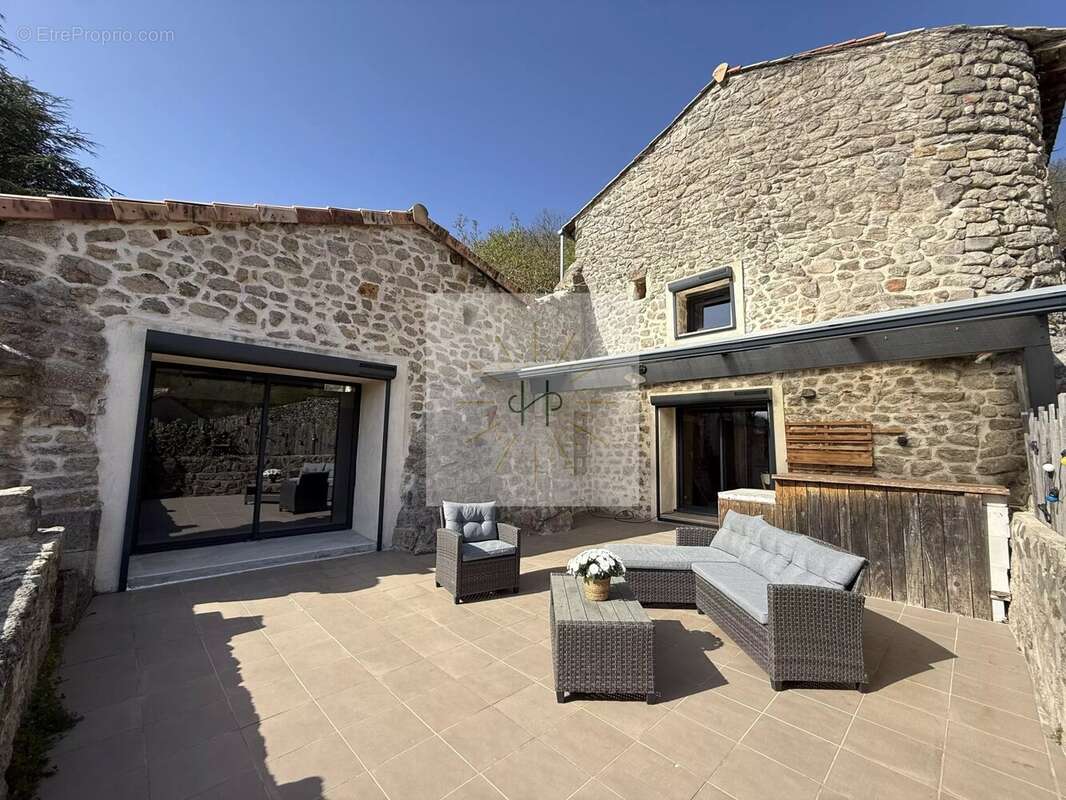 Maison à GOURDON