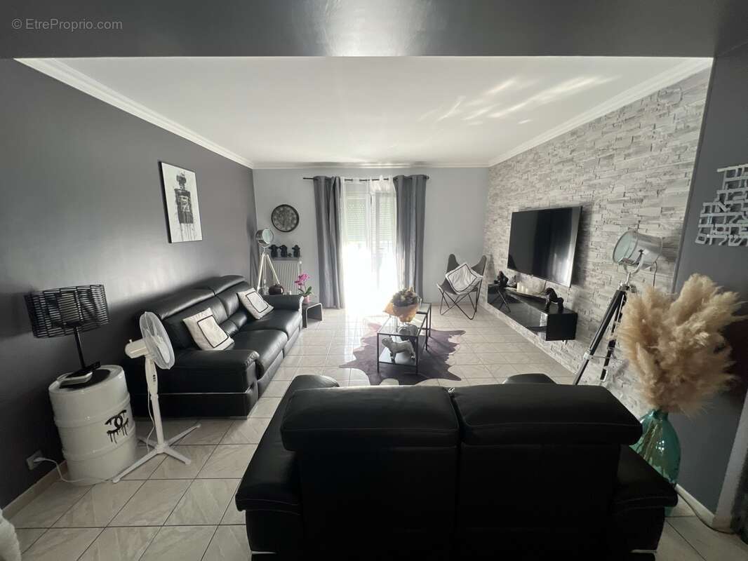 Superbe maison de 8 pieces de 215 m2 , terrasse , jardin et garage double - quartier privilegie du haut de bonneuil (94380) - photo 6