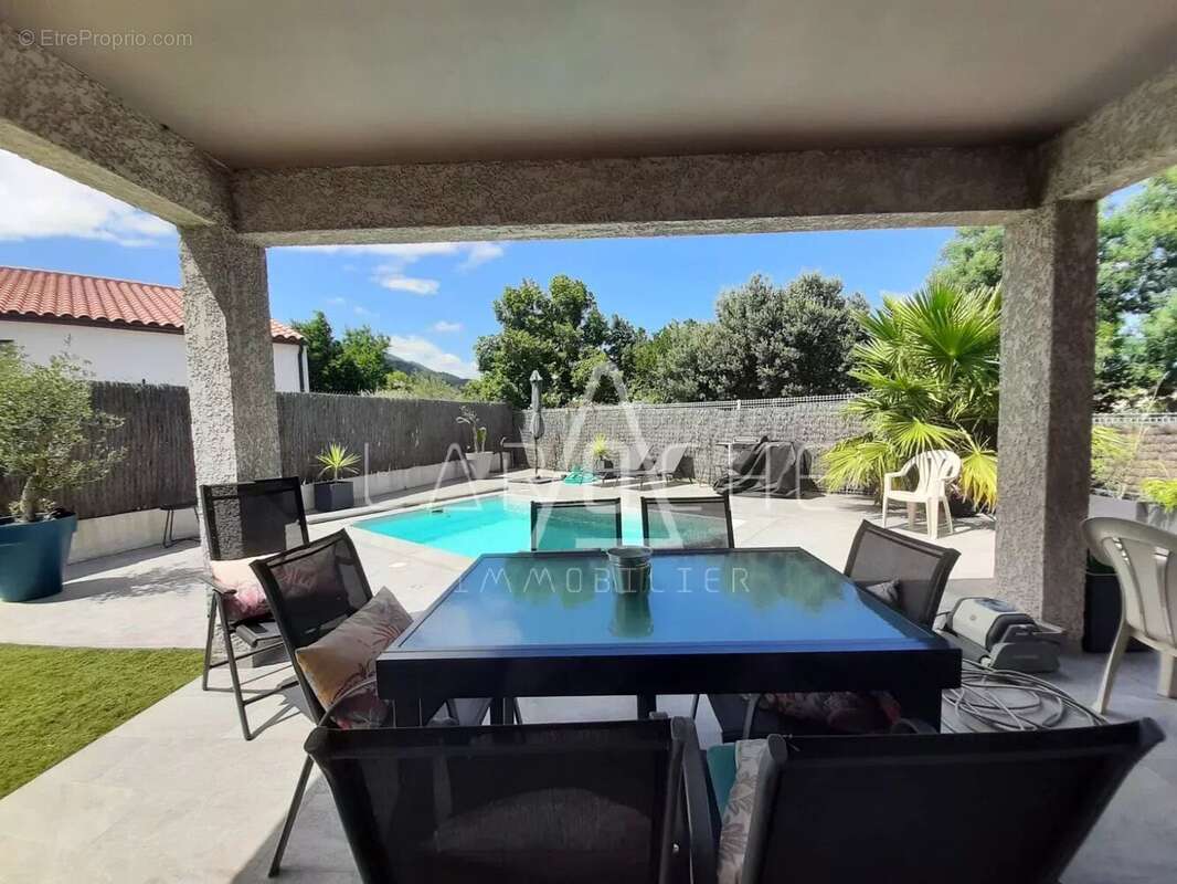 Maison à LAROQUE-DES-ALBERES