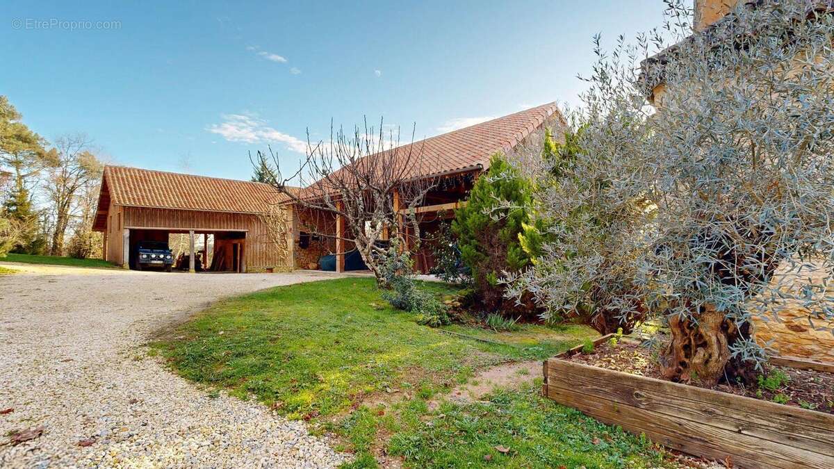 Maisontresbellevue3chambresunbureaupiscineetdepend - Maison à BESSE