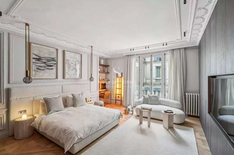 Appartement à PARIS-8E