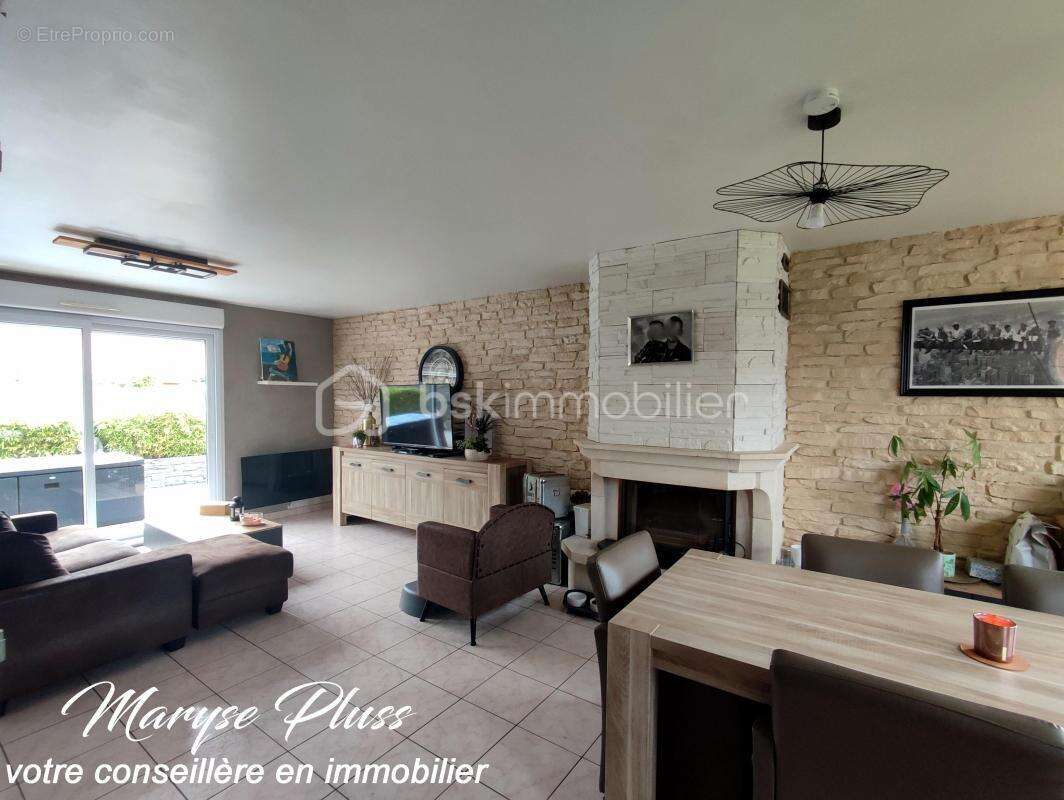 Maison à COURRIERES