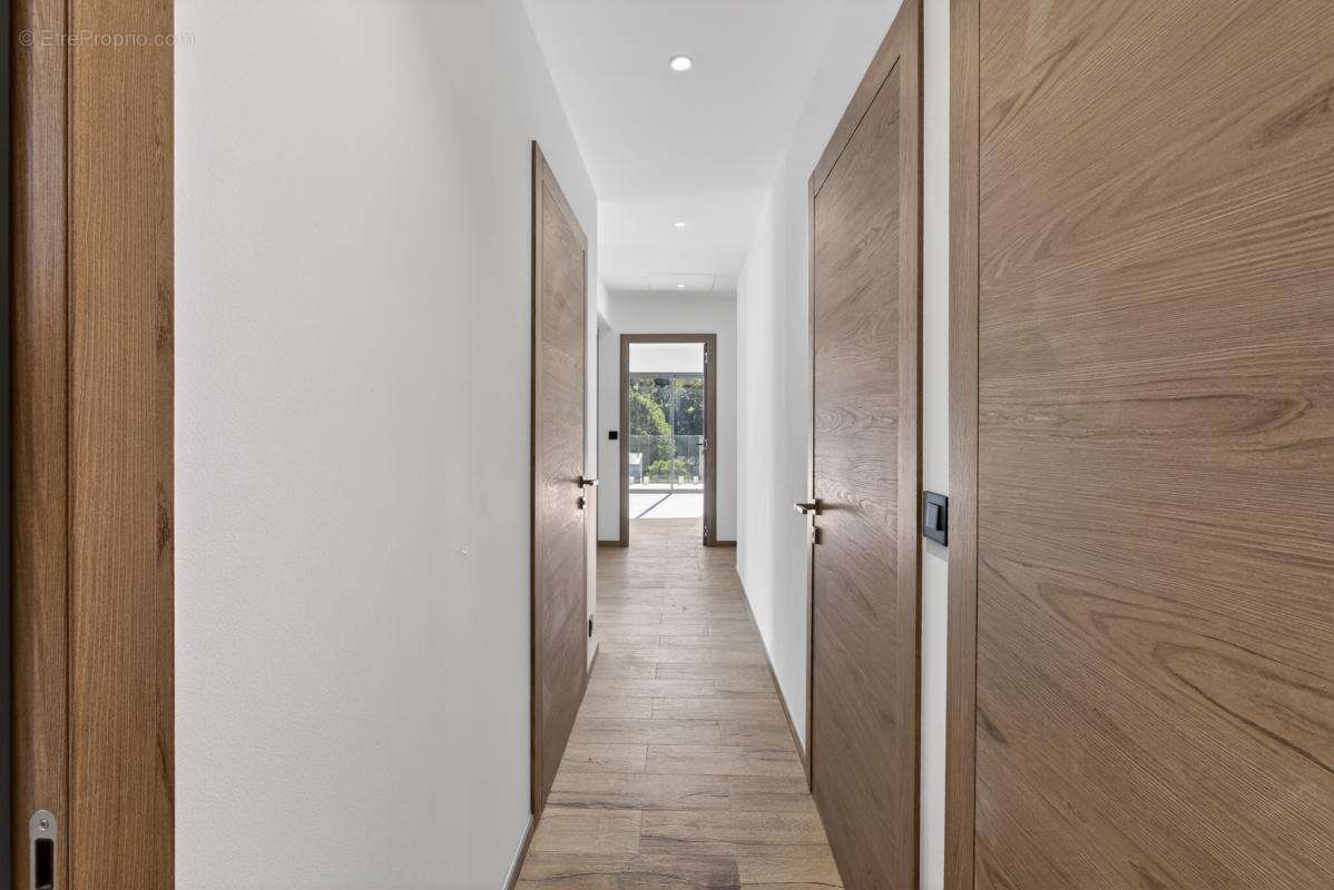 MOUGINS INTERNATIONAL : Villa Neuve avec Ascenseur en Domaine Privé - photo 10
