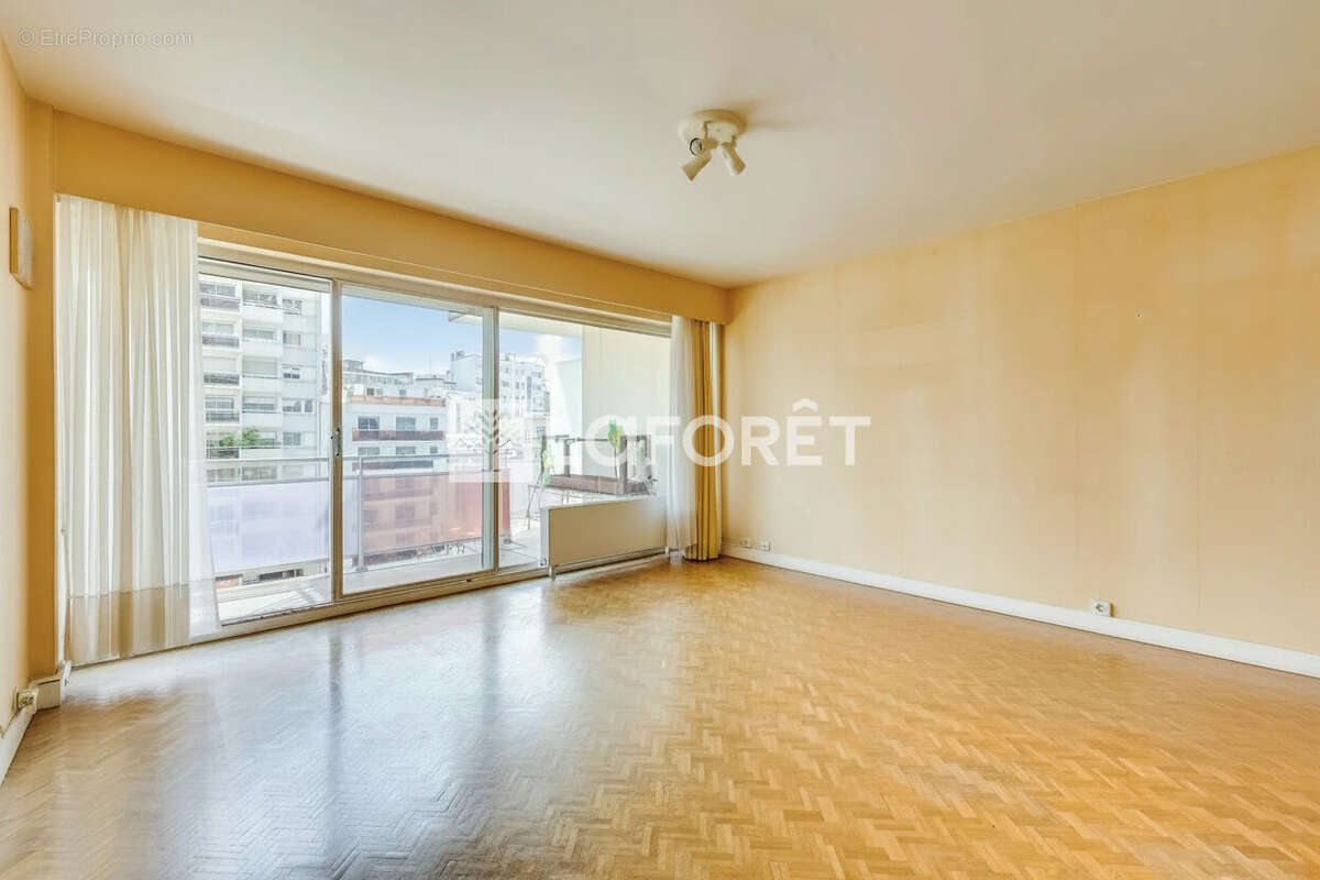 Appartement à PARIS-15E
